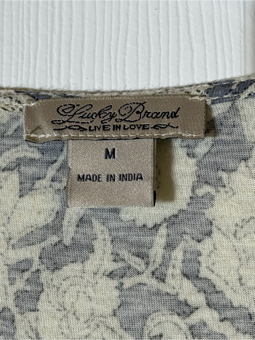 Lucky Brand Floral Scoop-Neck Blouse in Cream & Gray M - Picture 2 of 5